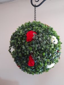 Flowering Hanging Artificial Boxwood Topiary Ball in red and white